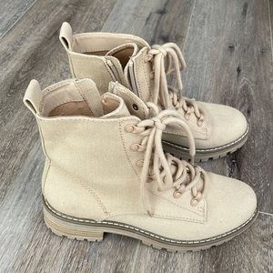 Universal Thread boots EUC